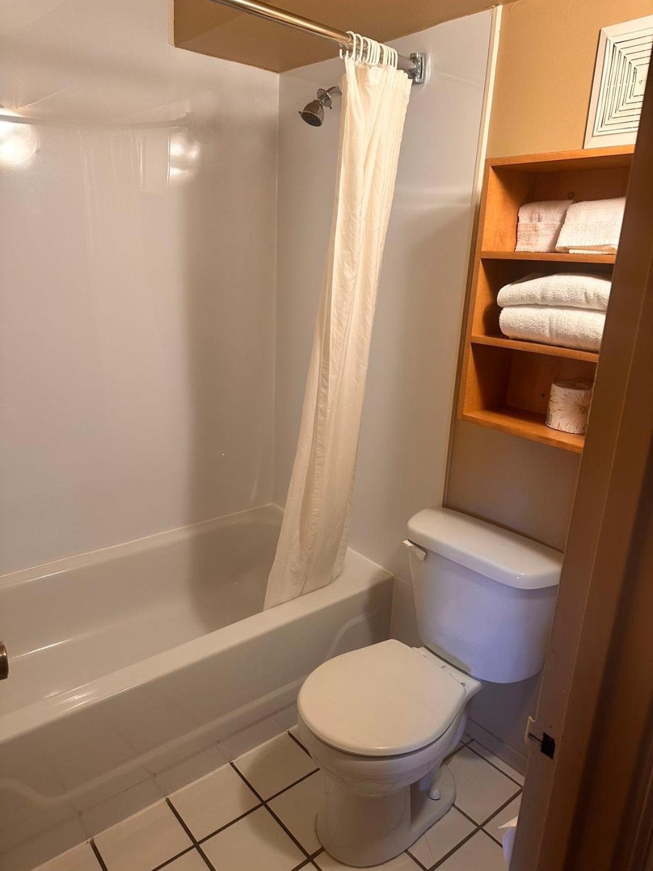 Travelodge By Wyndham ดรัมมอนวิลล์ ภายนอก รูปภาพ